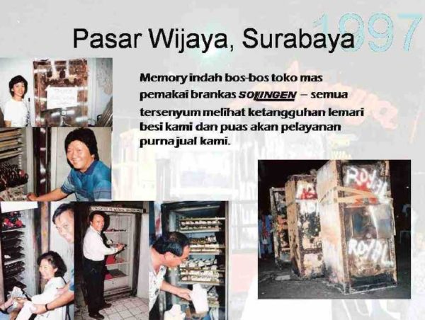 Bos Toko emas senyum-senyum bahagia walaupun tokonya terbakar