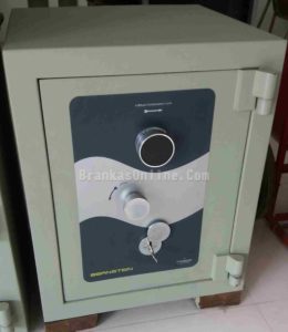 Cara Merawat brankas Rumah