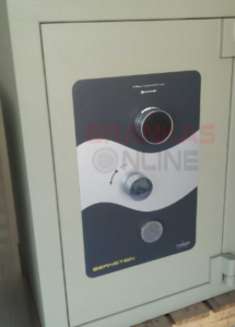 toko brankas di pasar bulu2