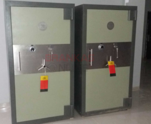 toko brankas di pasar tugurejo2