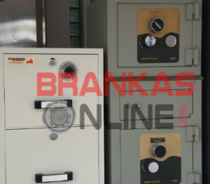 toko brankas lemari besi Johar2