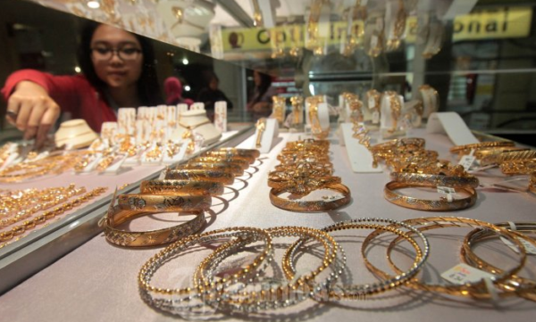 Etalase Perhiasan Emas Menjadi Sasaran Empuk Maling