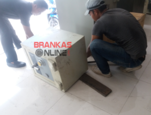 Jasa pindah brankas di pedurungan1