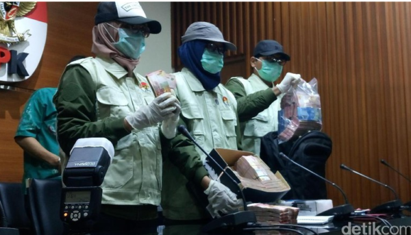 Penampakan Kardus Isi Uang Suap Gubernur Bengkulu