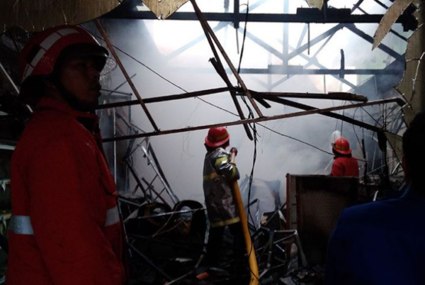 Apotek di Kartasura Terbakar