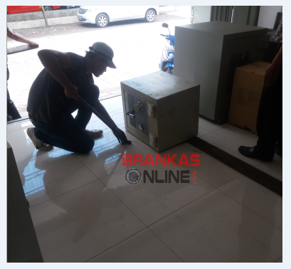 jasa-pindah-brankas-di-Kendal1